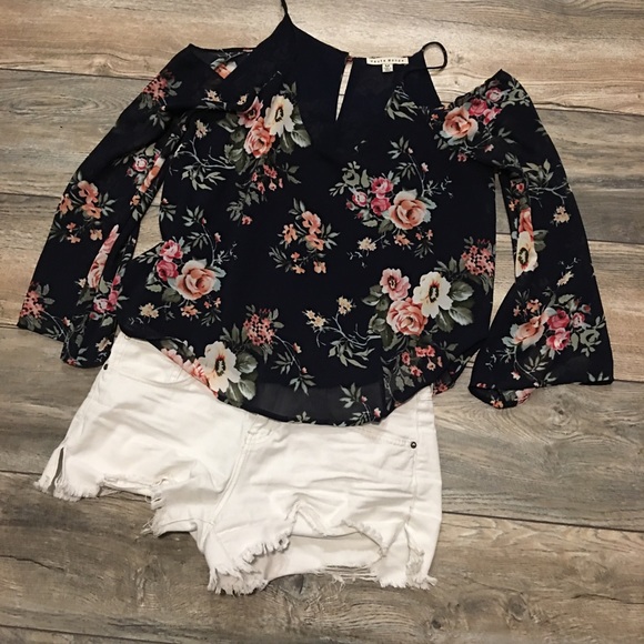 Fashionable Cold Shoulder Top - Picture 7 of 7